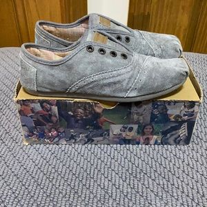 Toms sneakers size 6